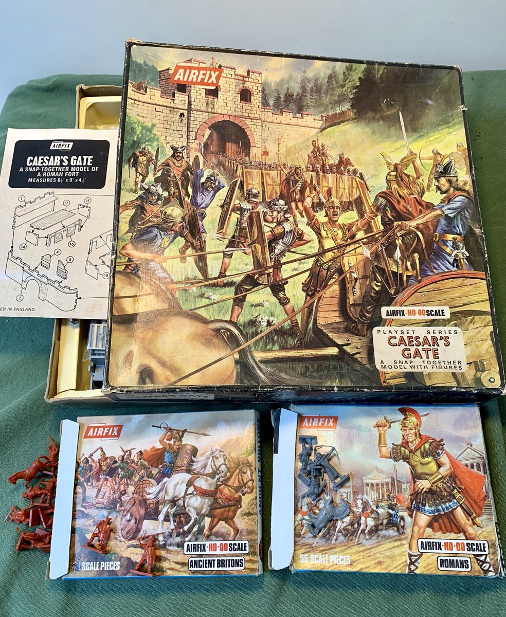 Roman warfare BC (Before Computer games). Airfix Caesar’s Gate playset and two packs of reinforcements.
#RomanFortThursday