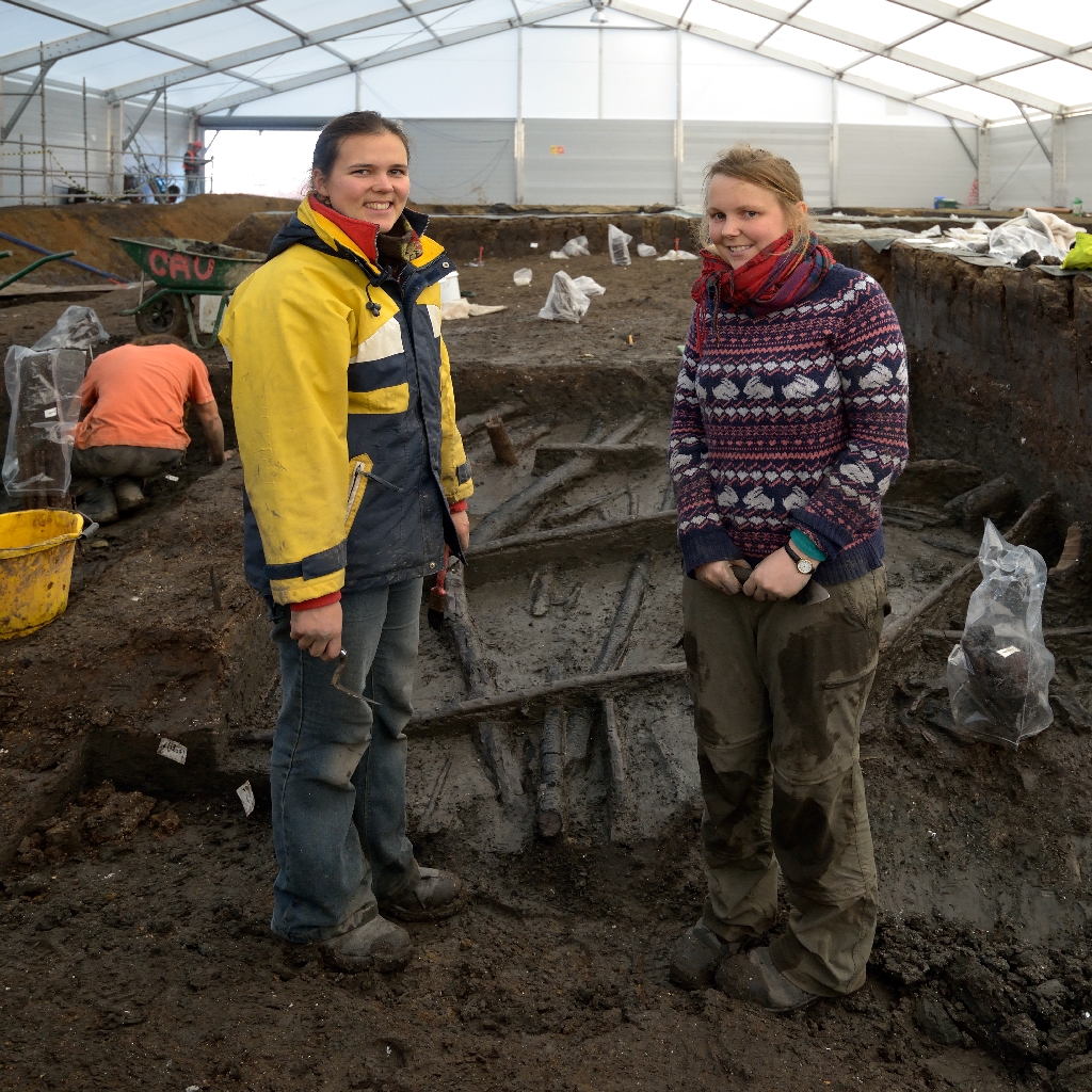 ArchDiggersWeb's tweet image. Since its in the news a few pic&apos;s from the day job and the team that dug it - the Must Farm excavation report is now published - details at facebook.com/cambridgearcha……… #mustfarm #cambridgeshire #Cambridge #Photography