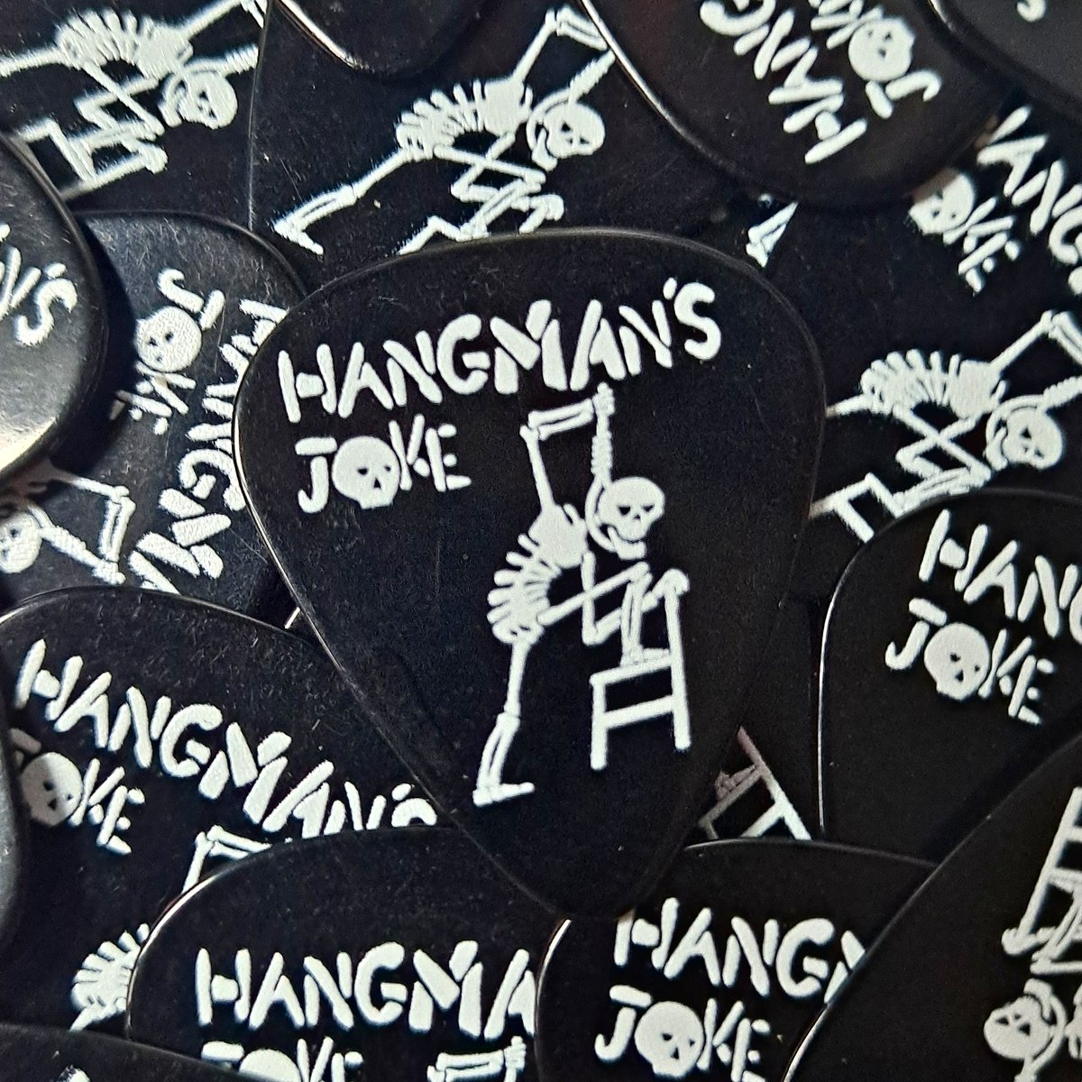 arcadeframes's tweet image. Buildings burn.... people die.... but real love is forever!

Check out these Hangman's Joke Guitar Picks which have just been added to the Arcade Frames Store.

etsy.com/uk/listing/170…