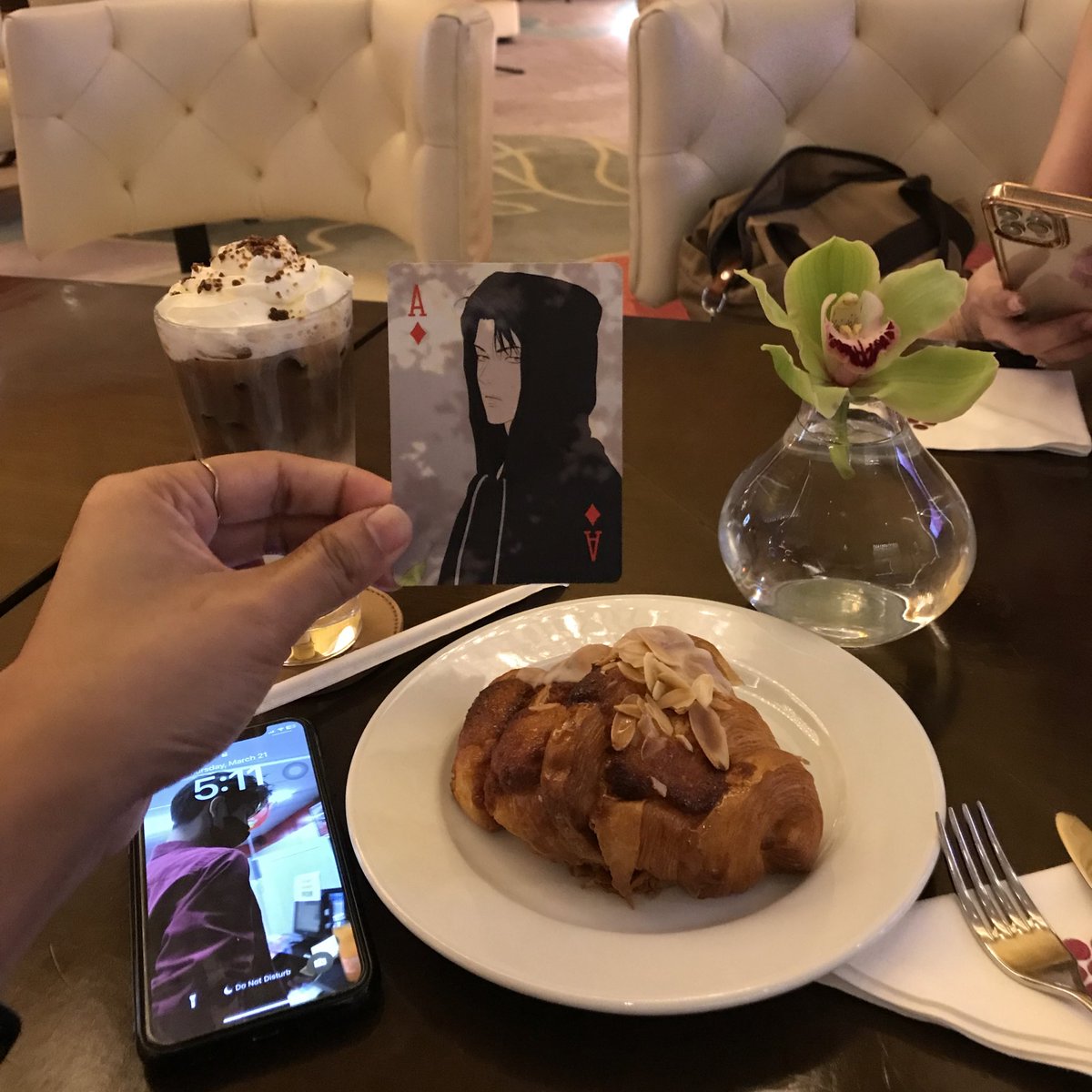 shirobabyx's tweet photo. date w/ soohyun https://t.co/JAAITJ6GNQ