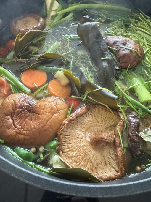 it&rsquo;s raining and i took the scrap bag out of the freezer https://t.co/7XbDU5NpJy