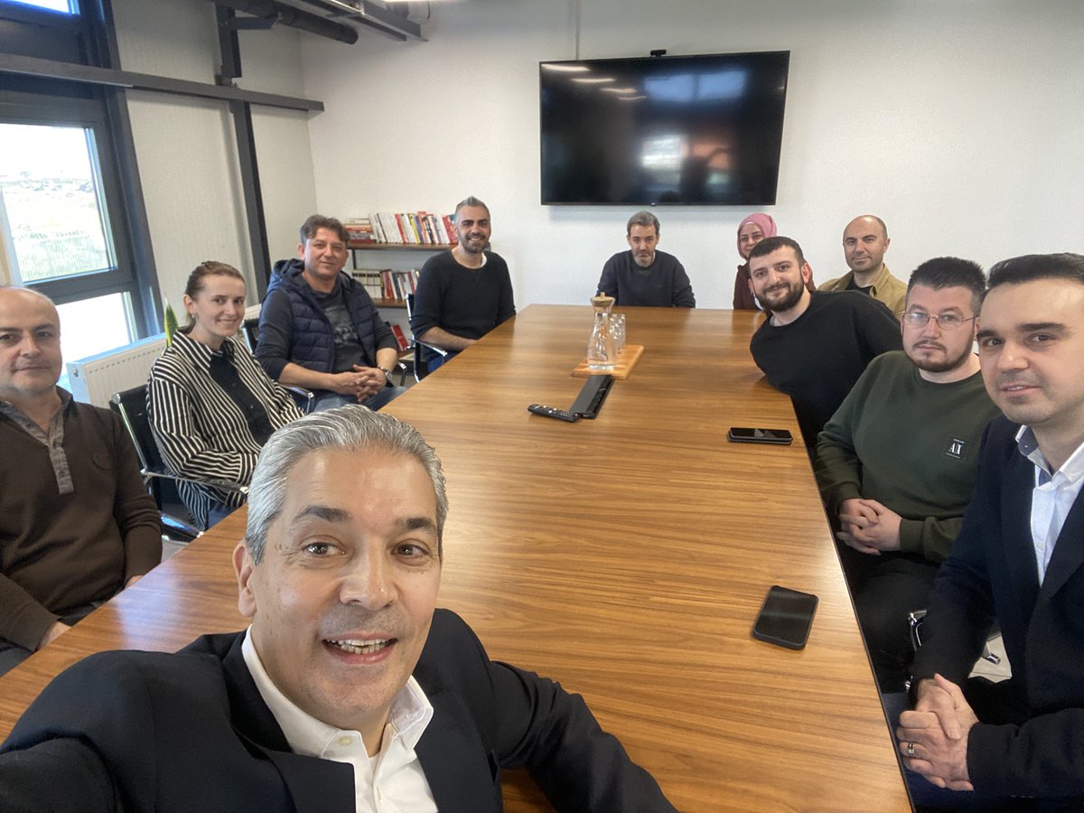 37 milyon Avro yatırımla  1.000 kişiye istihdam sağlayan tekstil devimiz Eurotay’ın Kralyevo’daki fabrikasını ziyaret ettik. Eurotay, 120 bin m2 toplam alanı, son teknoloji makine parkuru ile dünya markalarına üretim yapıyor. Gurur duyuyoruz.