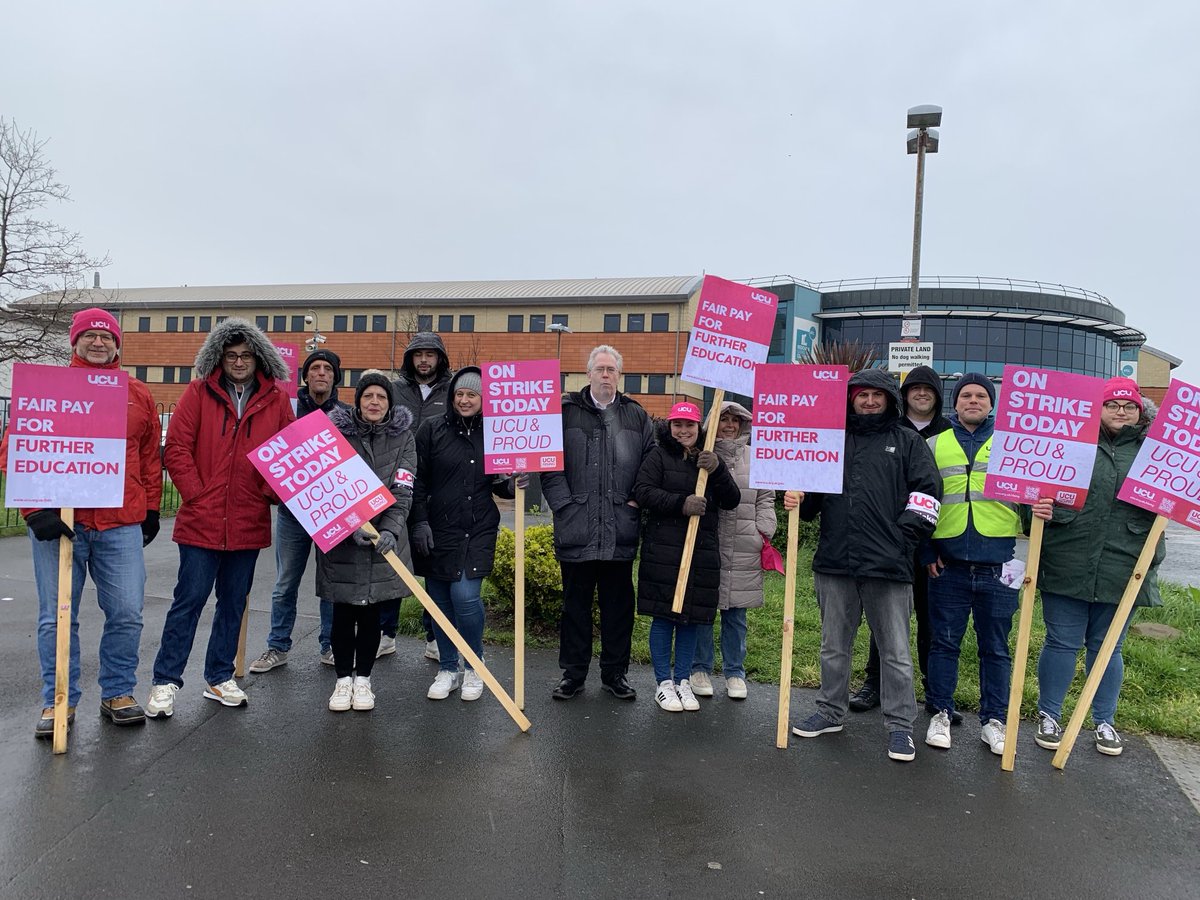 Good to be with ⁦@ucu⁩ members on the picket line at Redcar and Cleveland College this morning. The Executive at Education Training Collective need to make a serious offer on pay to our members there #RespectFE