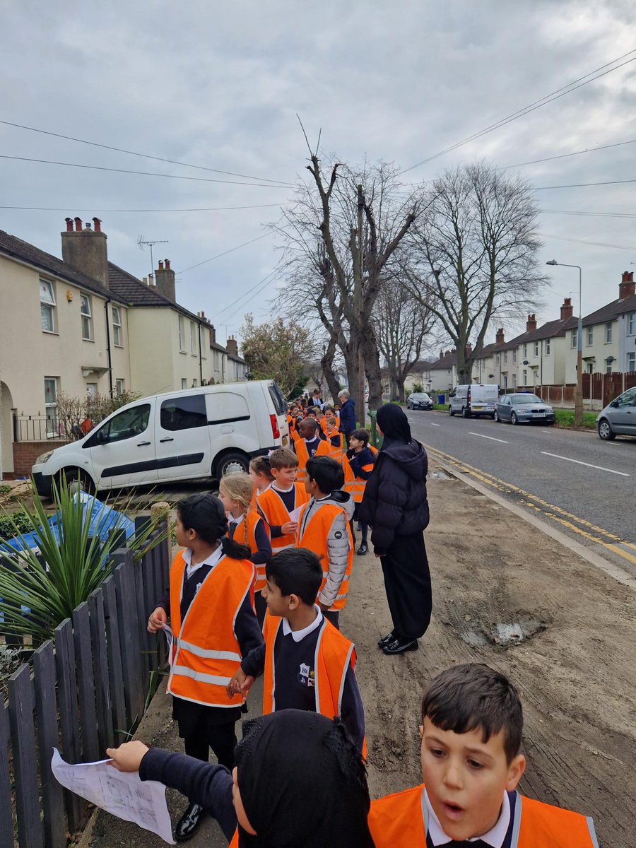 MrsHowa85779328's tweet photo. Year 2 went on their local walk around Grays that they had planned as part of their Geography work this half term. It was a long way! @QHAThurrock https://t.co/wgDOjWv59N