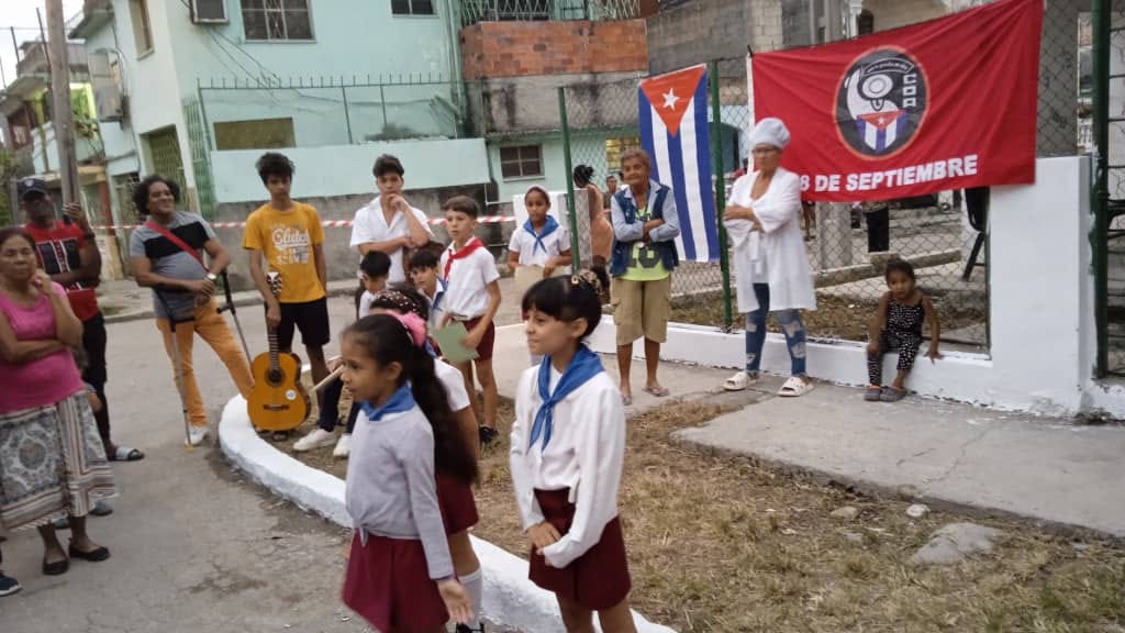 Cederistas de la Zona #72 de los #CDRCuba en Marianao reciben a delegación del Movimiento de los Trabajadores Sin Tierra, de Brasil. #Cuba #CubaEnPaz #SomosDelBarrio