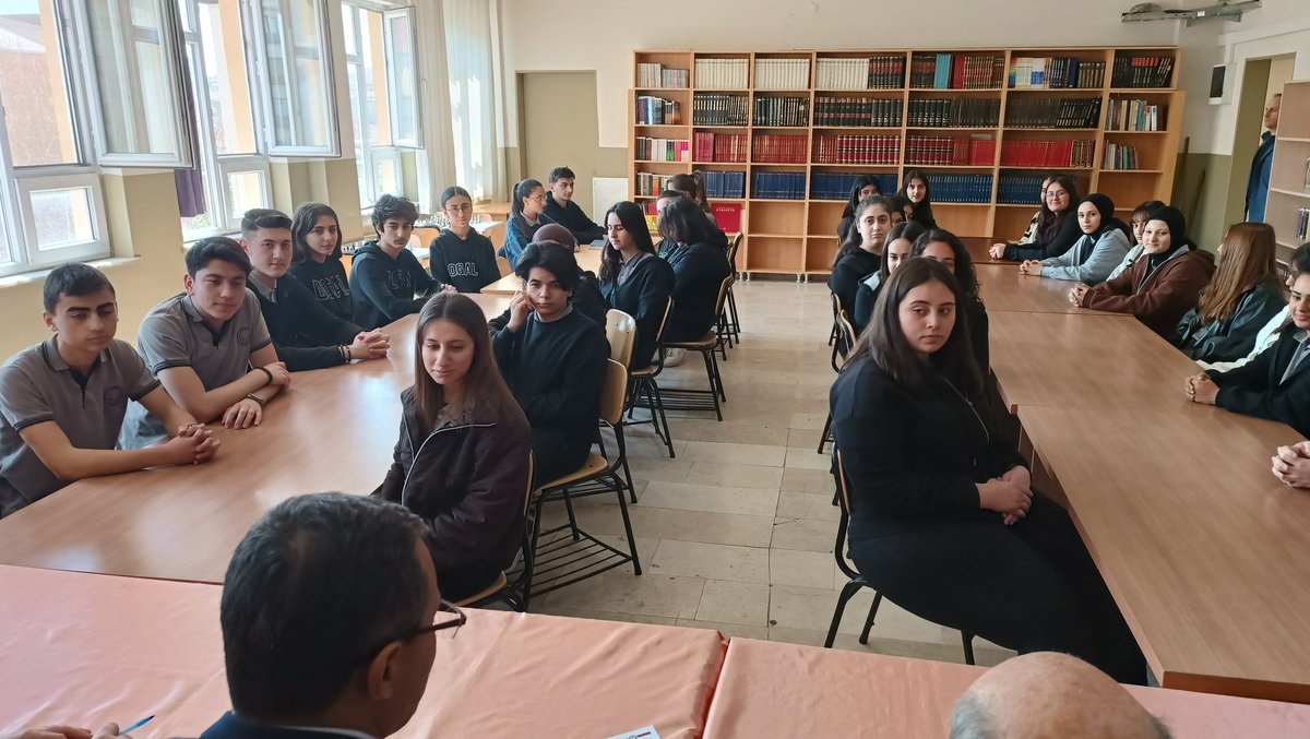 Kaymakamımız Abdullah UÇGUN ve İlçe Milli Eğitim Müdürümüz Mustafa YILMAZ “Gençlerle Başbaşa” projesi kapsamında Bağcılar Osmangazi Anadolu Lisesinde öğrencilerimizle biraraya geldi.

📍Bağcılar Osmangazi Anadolu Lisesi
#GençlerleBaşbaşa