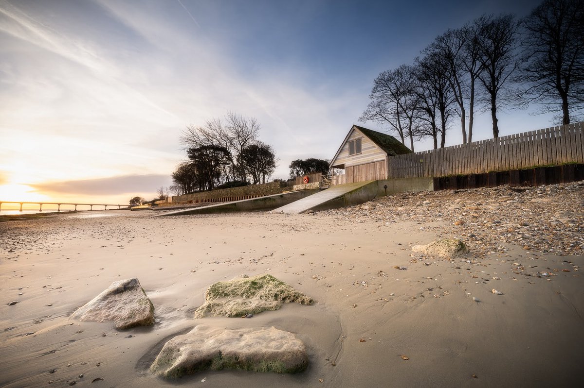 Inviting sandy beaches await you 🏖️
⁠
📌 Bembridge
📷️ CJC Landscape Photos 
⁠
#explorebritain #exploreisleofwight #stunning #wow #sea #atmospheric #seaside #sand #ocean #familytime #picoftheday #isleofwightshots #Bembridge #inviting #sandybeaches #goldensand