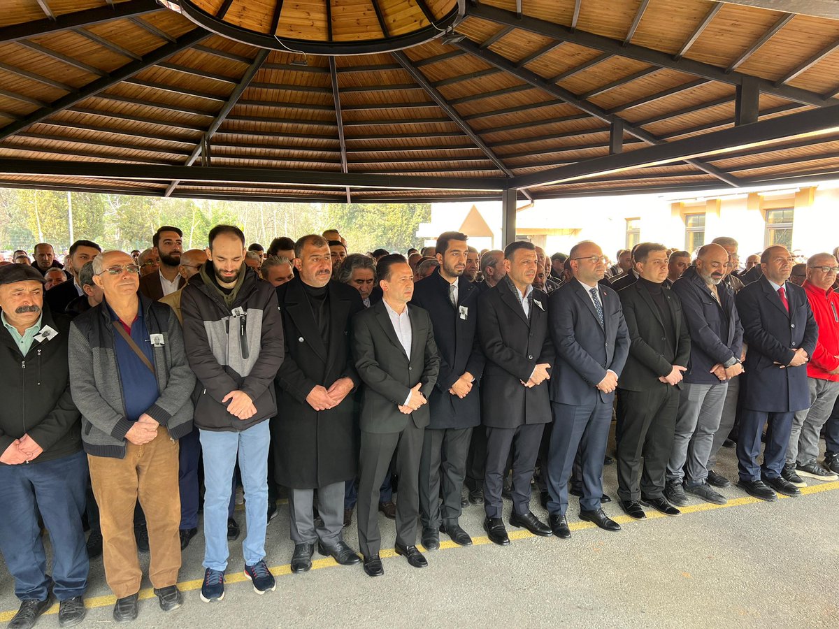 CHP Tuzla Belediye Başkan Adayı Eren Ali Bingöl Bey’in kıymetli amcasını Hakk’a uğurladık. Merhuma Allah’tan rahmet sevenlerine ve ailesine sabırlar dilerim