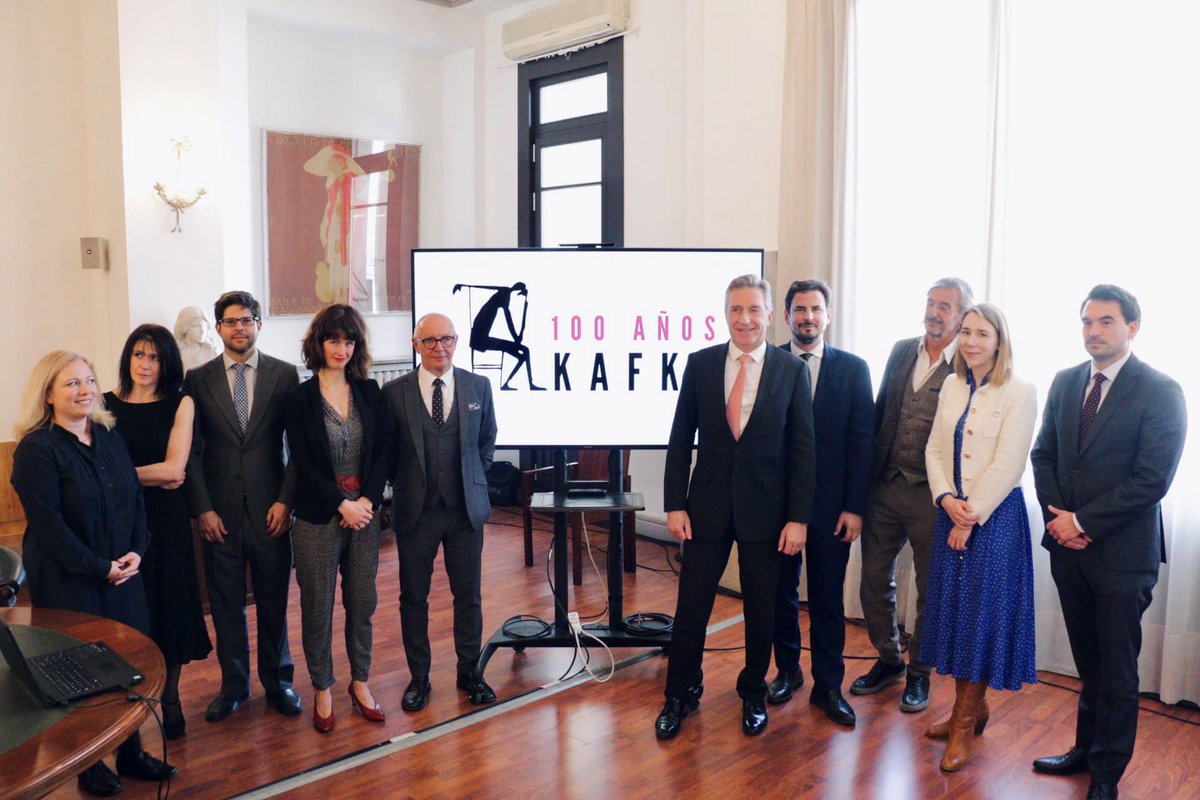 Hemos dado el pistoletazo de salida al #AñoKafka2024 🥳 Han participado las entidades que organizan este homenaje: <a href="/centrocheco_es/">Centro Checo de Madrid</a>, Foro Cultural de Austria, <a href="/GIMadrid/">Goethe-Institut MAD</a>, <a href="/iulmyt/">IULMyT, UCM</a>, Asociación Madrileña de Germanistas, <a href="/SefaradIsrael/">Centro Sefarad-Israel</a>, <a href="/soydelacuesta/">Soy de la Cuesta</a> y <a href="/cbamadrid/">Círculo de Bellas Artes - Casa Europa</a>, huesped del acto.