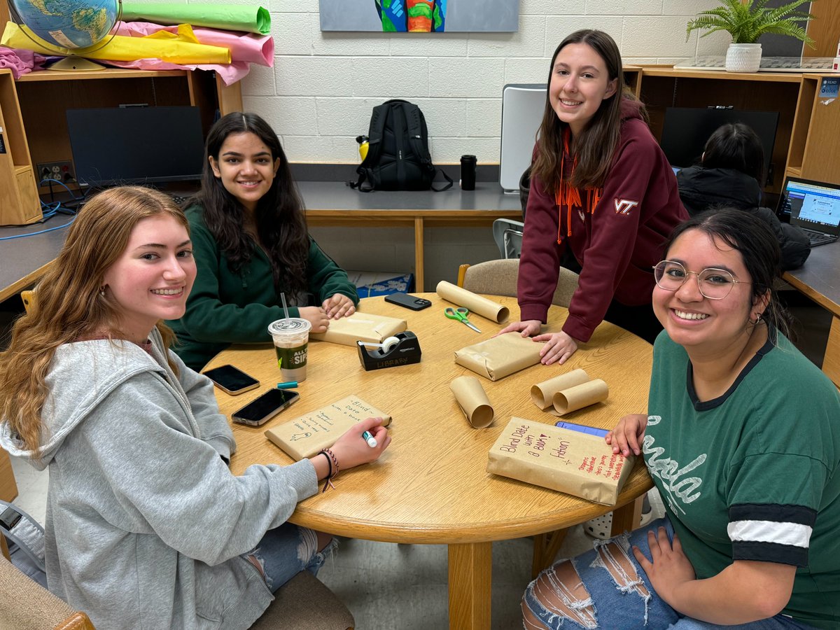 FHS Eagle Library 🦅 tweet media