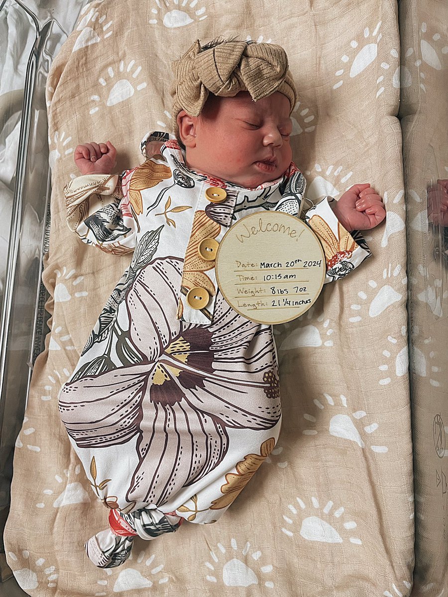 Teagan Sage Marshall made  her arrival on March 20th. 💕🌎

We are so in love with her already 💛