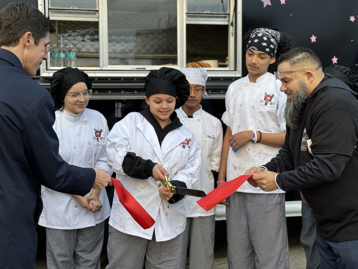 RIDeptEd's tweet image. Last night, @pvdschools cut the ribbon on PCTA’s new food truck as part of RIDE’s #MenuForSuccess initiative! The truck will give students real-world experience in culinary arts and entrepreneurship and serve up “Good Eats &amp;amp; Treats.”