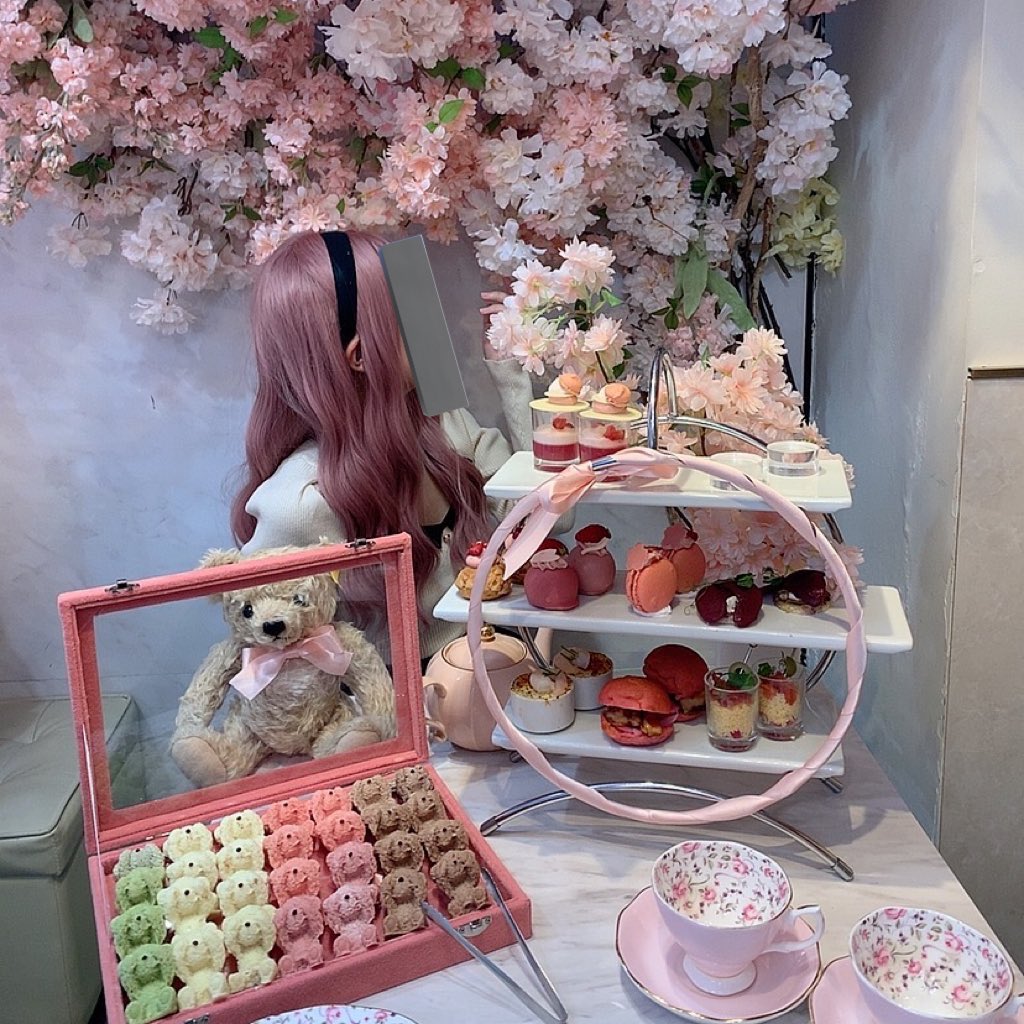 until_37's tweet photo. 友達とアフヌン行ってきてさくらの世界にテンション上がった
春は桜モチーフ多くて大好きなの
さくちゃんの季節～🌸 https://t.co/lmXj3RiunX