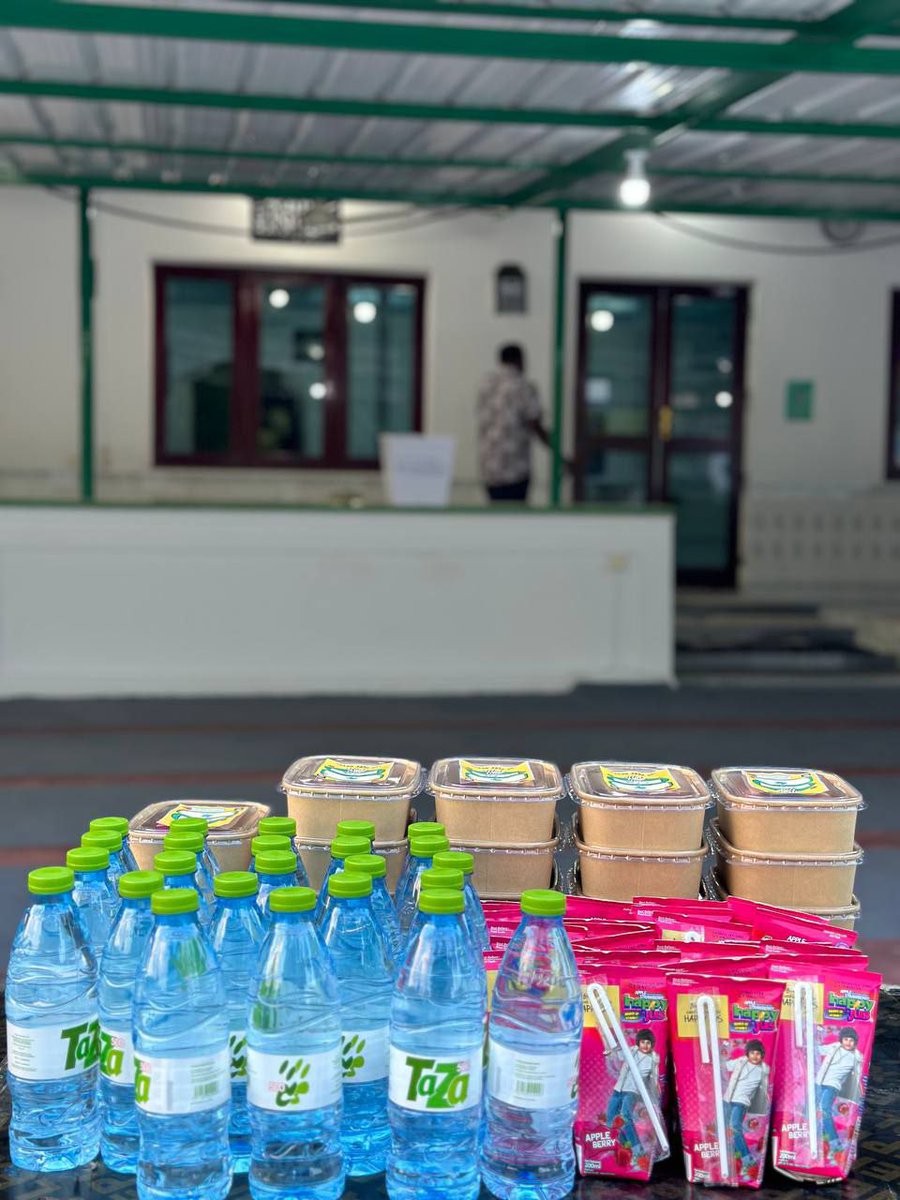 isdhoo_IDS's tweet photo. އެހީ ޖަމިއްޔާ އާއި އައި.ޑީ.އެސް ގުޅިގެން، 1445 ރަމަޝާންމަހު ތައްޔާރު ކުރެވޭ އިފްތާރު ޕެކޭޖްތަކުގެ ތެރެއިން،

@EHEE 
@Visitlaamuisdhoo 
@isdhooSchool 
@IsdhooCouncil
@LaamaseeluLaamuLive 
@IsdhooHealthCentre 
@IsdhooSchool 
@PoliceMvStation 
@FenakaIsdhooBranch https://t.co/XJllVcF7ck