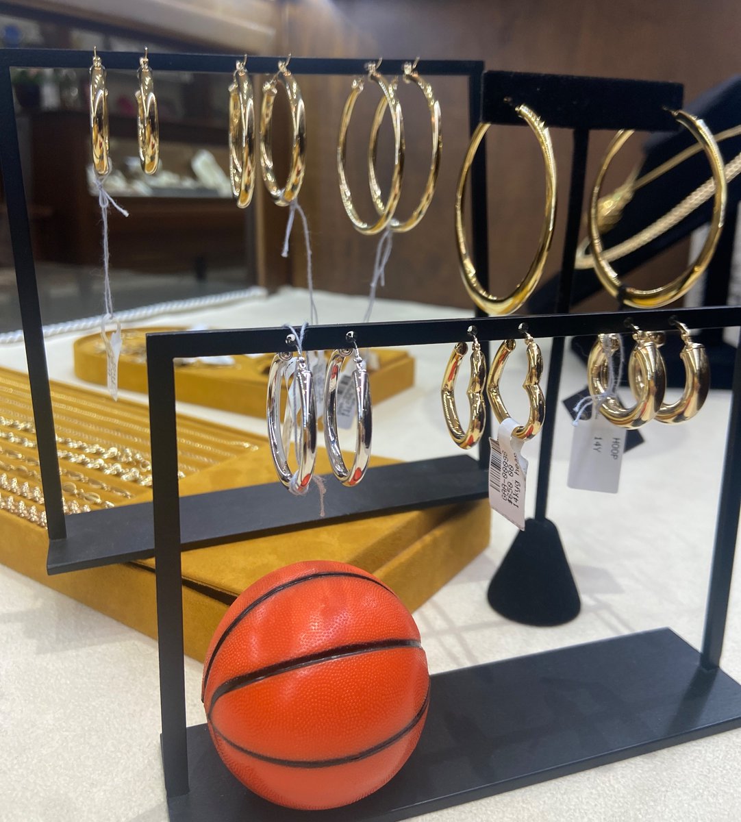 sunsethillwc1's tweet image. Score big. Odds are these new hoops are favored to win! 🏀

#marchmadness #hoops 
#finishingtouch #goldhoops #goldhoopearrings 
#lovejewelry #earringsoftheday #gold #classicjewelry #wcshopsmall