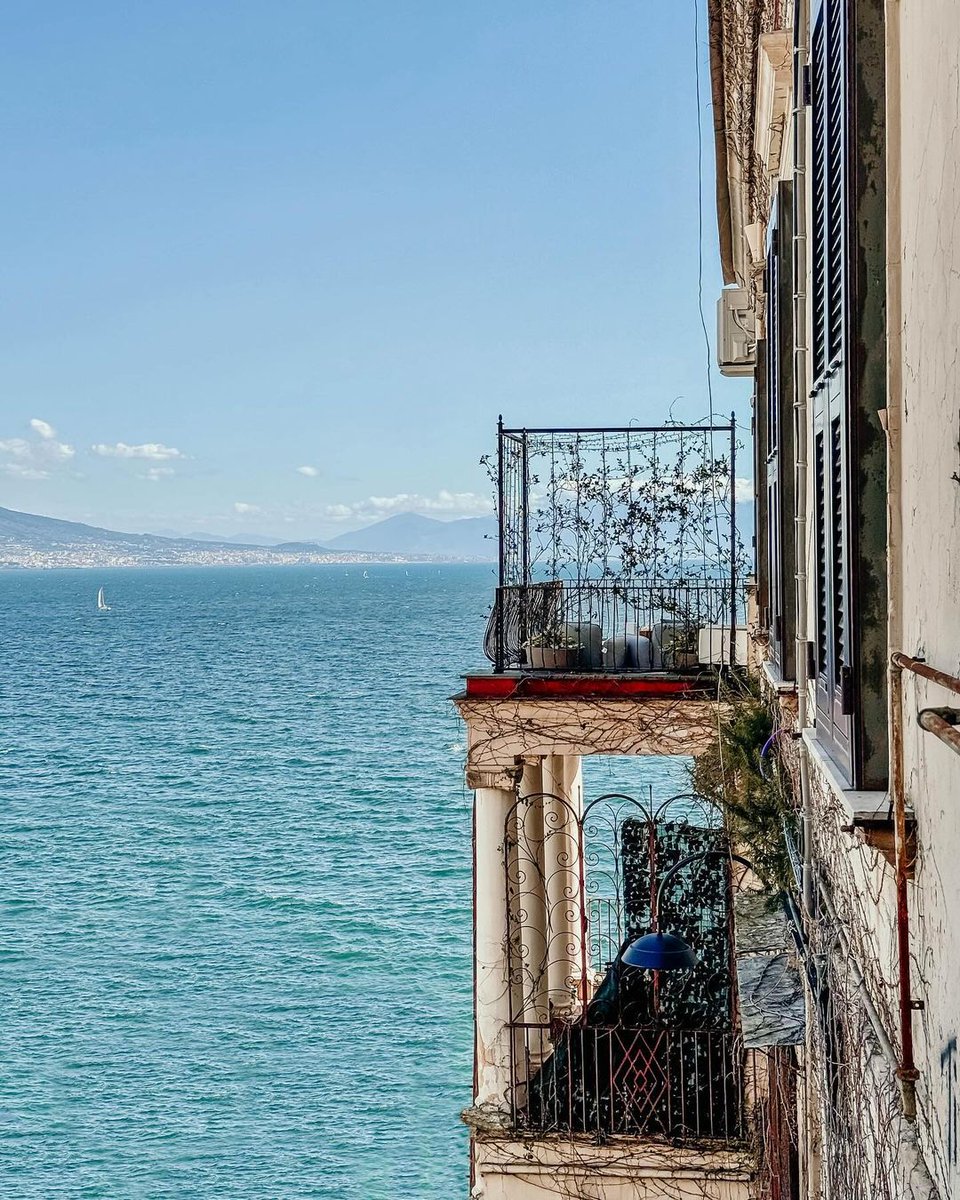 Un giro a #Marechiaro?

In Primavera #Napoli si colora di una bellezza unica!

📷 @emmegui

#grandenapoli #maredinapoli #PrimaveraANapoli