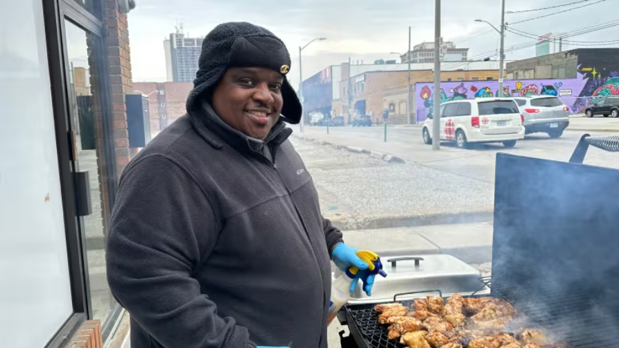 Aburgfreedom's tweet photo. Windsor's new soul food restaurant brings southern taste across the border
https://t.co/Dk1ECRAay0 https://t.co/ZHikpOU6iw