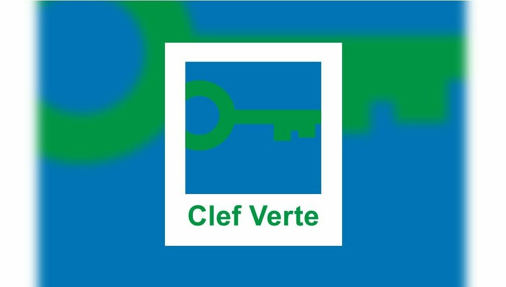 icilorraine57's tweet photo. 3️⃣ client sur 4️⃣ prennent en compte l'aspect environnemental avant de réserver un hôtel. Quatre établissements de la #Moselle viennent de recevoir le label @ClefVerte 
Réécoutez l'éco d'ici de France Bleu Lorraine ➡️ https://t.co/PG4SCRQNrb https://t.co/W6gL9XcTe2