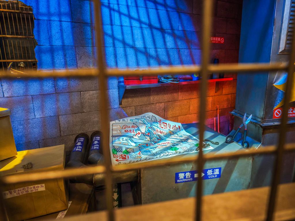 RaineSilverloc's tweet photo. 用小米12S Ultra拍的上海迪士���，动物城警察局里的一些照片 https://t.co/bSOqC3MN2K