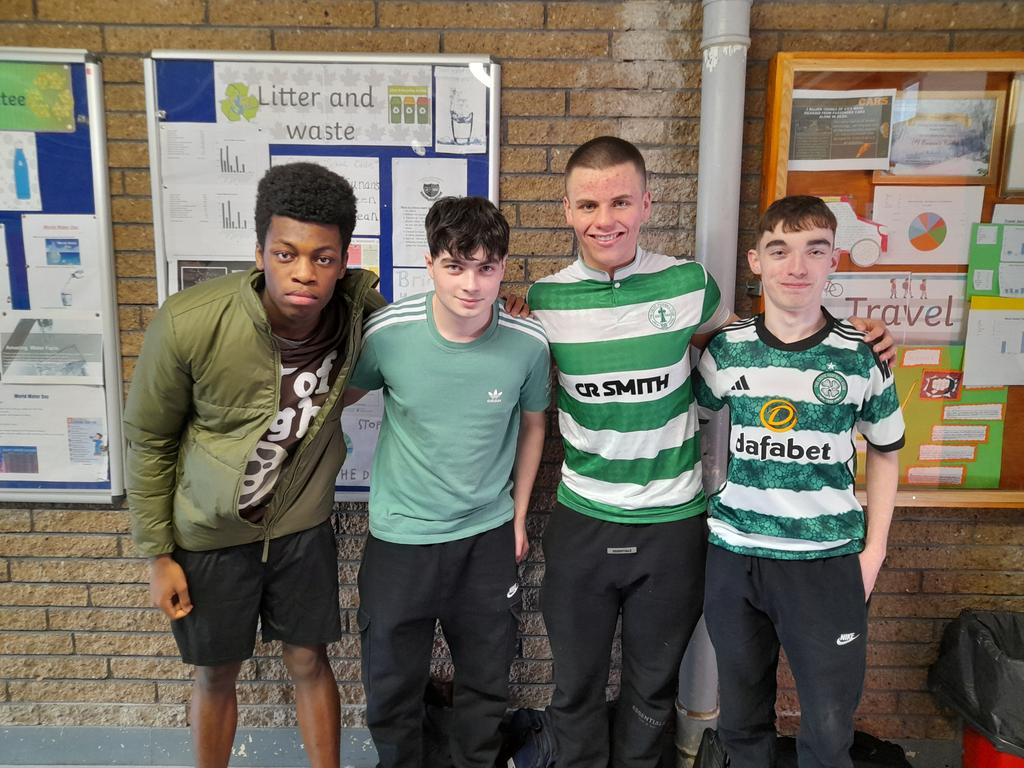 StEunansGS's tweet photo. The Green-School committee held a non-uniform day last Friday and raised 819 euro. They donated 500 euro of this to the Donegal Hospice 💚👏👏Well done boys ♻️ https://t.co/Iz7qaM7WNW