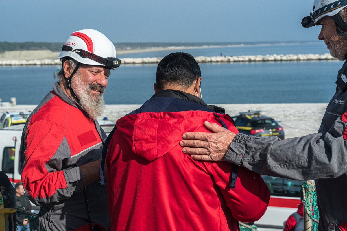 After four days of navigation to #Ravenna, we have now disembarked 71 rescued people from #LifeSupportSAR. 'The assignment of distant ports leaves the search and rescue area uncovered,' says captain Domenico Pugliese. en.emergency.it/press-releases…