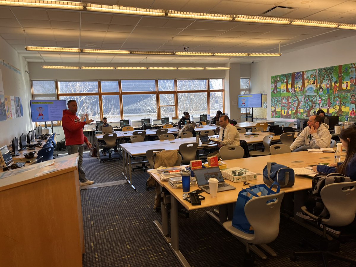 Orange SS staff immersion into the “Interactive Notebook” alongside colleague <a href="/Michael06627804/">Mr. Michael Rose</a> <a href="/Gerald_Fitzhugh/">Gerald Fitzhugh II, Ed.D. 👌🏾♦️👌🏾♦️KAY</a> <a href="/ops_district/">Orange Public Schools</a> #goodtogreat
