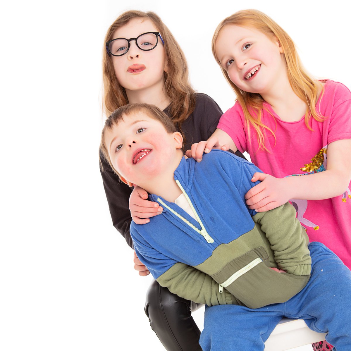 Today is World Down's Syndrome Awareness Day. Nina , Fran and Sonny are off to school/ nursary in their odd socks. bbc.co.uk/news/articles/… worlddownsyndromeday.org Lots of love to you all. The Murrays.