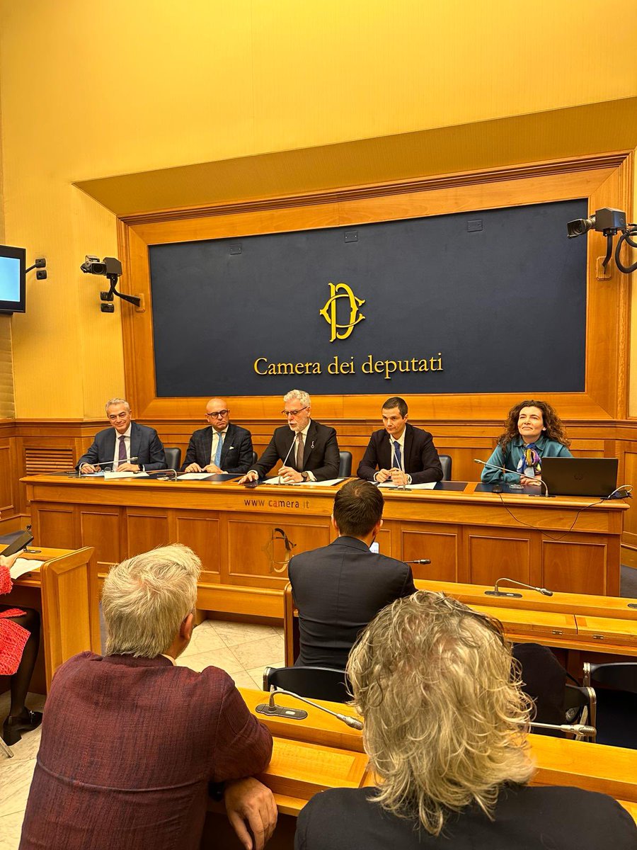 Fondazione_FID's tweet photo. 💥 È nato #MindtheGap!

Alla Camera dei Deputati il nostro manifesto su priorità, opportunità e policy per un pieno sviluppo del digitale

📖 11 punti per l’Italia digitale, 11 strategie e azioni, 11 macro categorie di interventi

 🔗 Il manifesto è qui: https://t.co/5nZ9xMKO7W https://t.co/c9Vzb6KTMU
