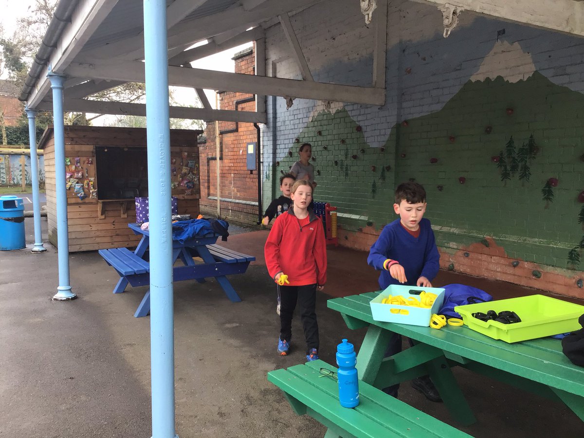ClaphamTerrace1's tweet photo. Year 4 are smashing their run. #marathonkids #houseevent https://t.co/U29sBxJHid