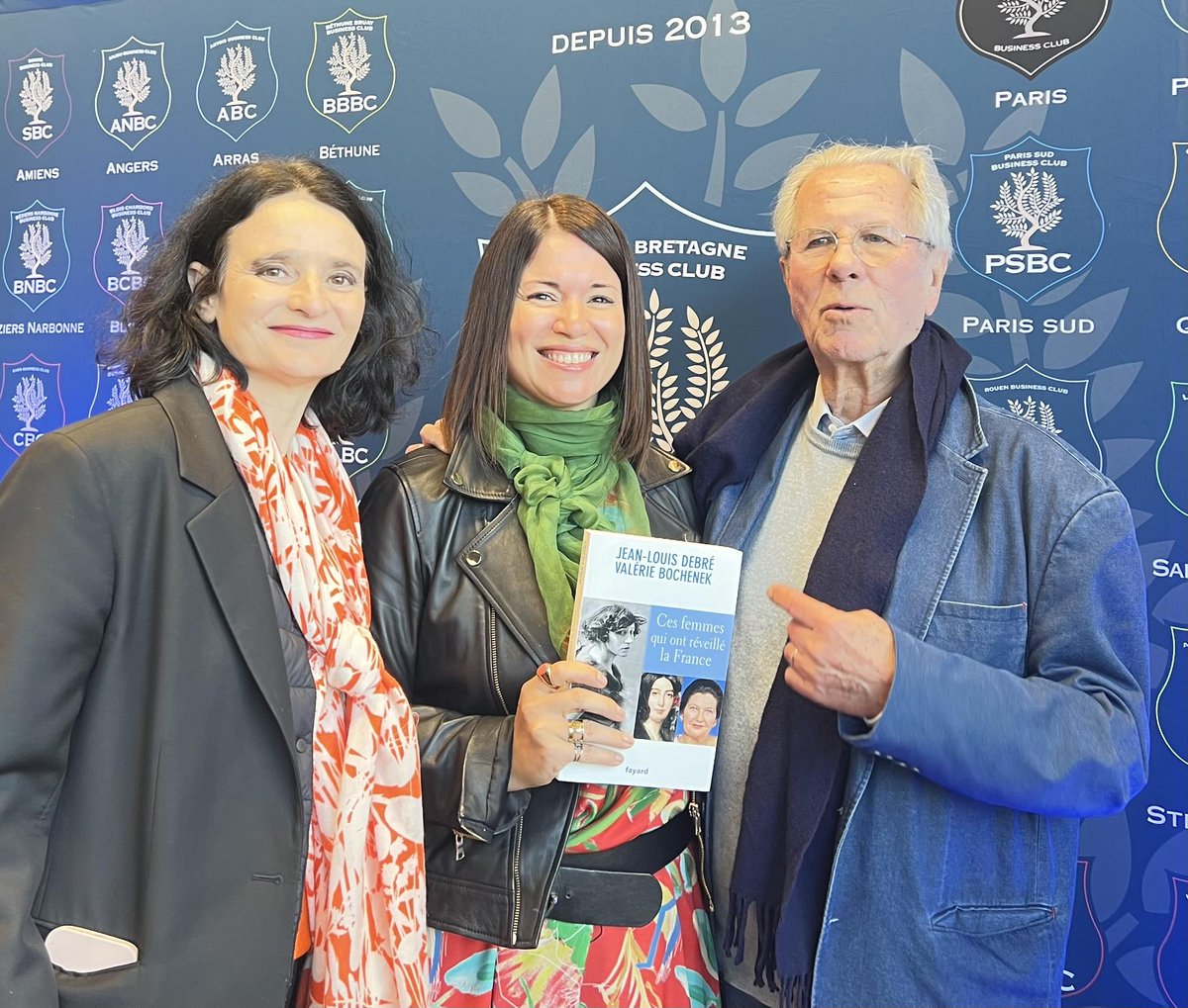 [Ces femmes qui ont réveillé la France] 
Un chouette moment avec Jean Louis Debré et Valerie Bochenek ! J'ai adoré la personnalité de l'homme et les anecdotes de l'homme d'Etat! Plus qu'un livre d'histoire, il est également une réflexion sur la République et ses Valeurs!