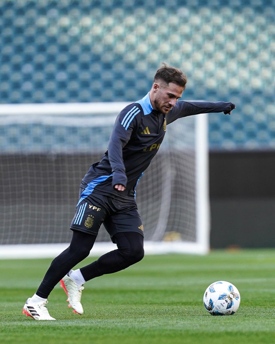LFC's tweet photo. Macca putting in the work on duty for @Argentina 💫🇦🇷 https://t.co/hCXGC0MLJT