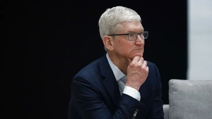 KobeissiLetter's tweet image. JUST IN: The Justice Department has sued Apple claiming that the iPhone maker has a monopoly.

They state that the monopoly over the phone market has harmed consumers, developers, and rival companies.