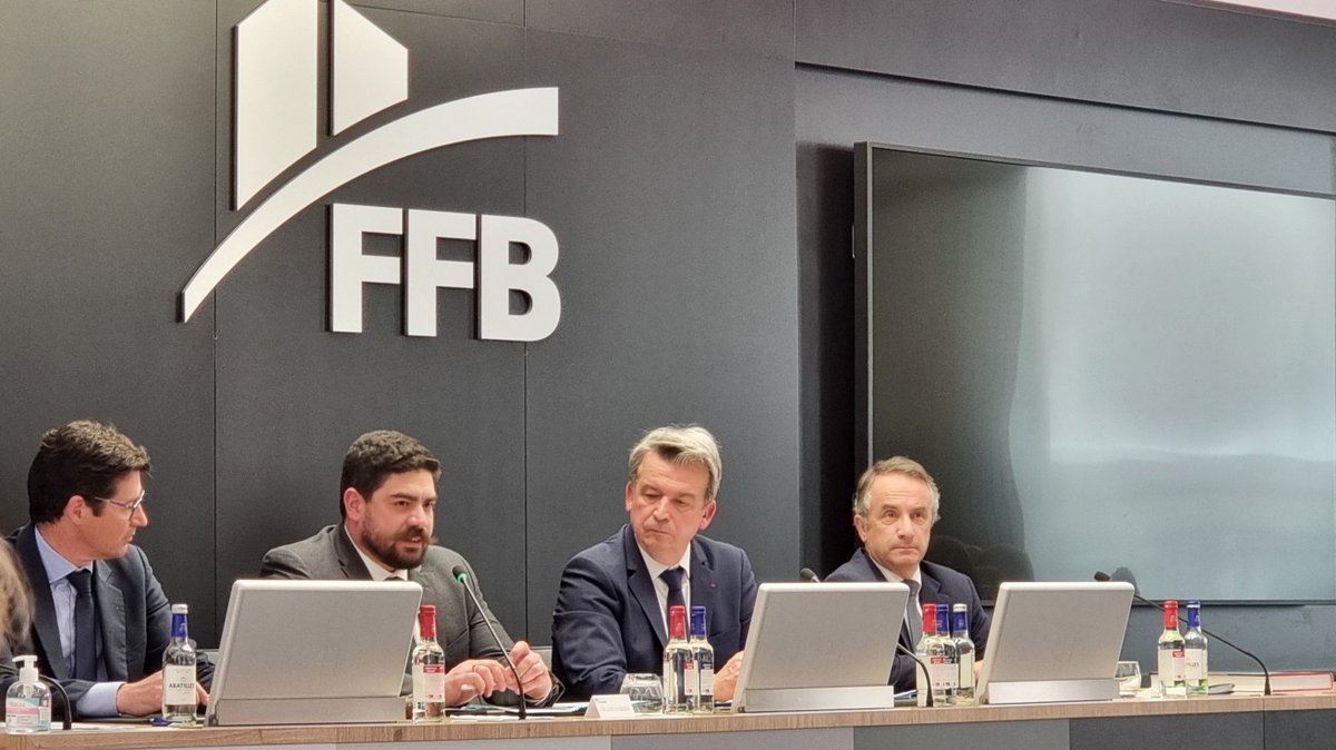 FFBatiment's tweet photo. Les 70 membres du Bureau de la FFB sont en train d'échanger avec le ministre du Logement, @guillaumekasba sur la #construction neuve, #MaPrimeRénov et le #ZAN.
La FFB poursuit sa mobilisation pour obtenir des avancées concrètes pour relancer le marché des #artisans et #entrepreneurs et donc maintenir les #emplois.