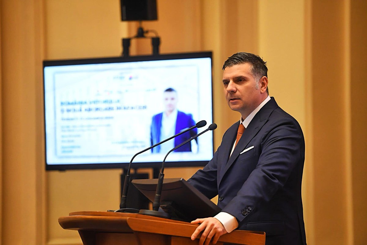 asf_romania's tweet photo. Alexandru Petrescu, președintele ASF, a participat astăzi, la Banca Națională a României, la Conferința națională TENDINȚE ECONOMICE 2024, organizată de Asociația pentru Dezvoltarea Antreprenoriatului Autohton (ADAA) împreună cu Patronatul European al Femeilor de Afaceri (PEFA). https://t.co/Zn21fsJ7zn