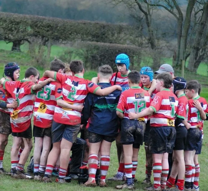 llandoveryrfc's tweet photo. 🚨GAME DAY🚨

Our U13's play their CARMS GMG Plate Semi Final under the lights!
Gêm cwpan am y tim Dan 13 heno! 

🆚 @Penybancjuniors
📍Church Bank/Banc Yr Eglwys
⌚ 19.30ko

Dewch cefnogi y cenhedlaeth nesa/Come support the next generation Drovers!

Un Clwb, Un Dre, Un Cymuned https://t.co/G7fzDYbIEe