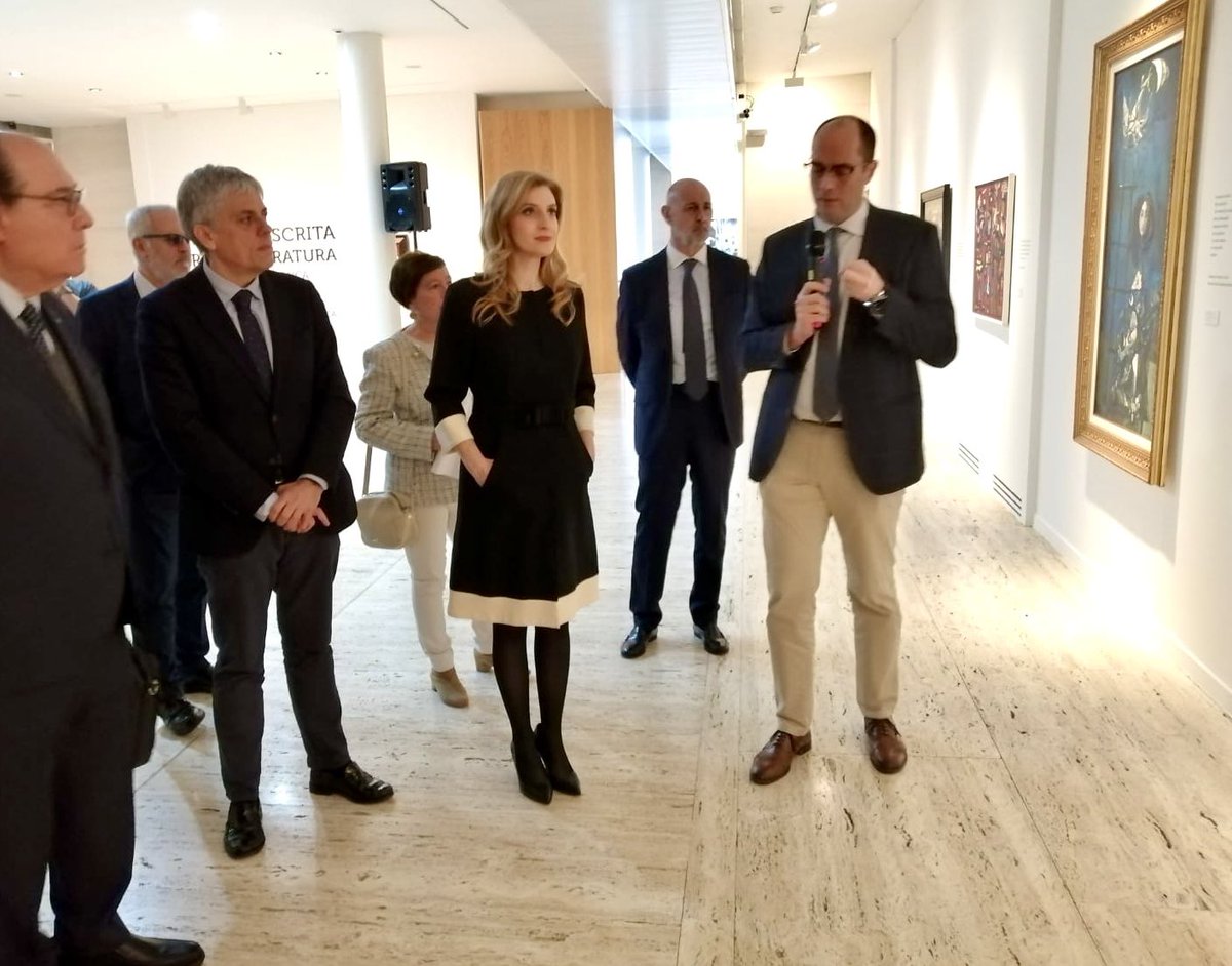 Educar06Diego's tweet photo. Desde hoy y hasta el 30 de junio, el #MuseoDeLeon de la @jcyl acoge la exposición ‘Pintura escrita. Arte y literatura’ de la colección de @SomosABANCA. Junto a la Viceconsejera de Cultura en la apertura de una muestra de 29 obras de reconocidos artistas y sus apuntes literarios. https://t.co/mh4sbrXQH9