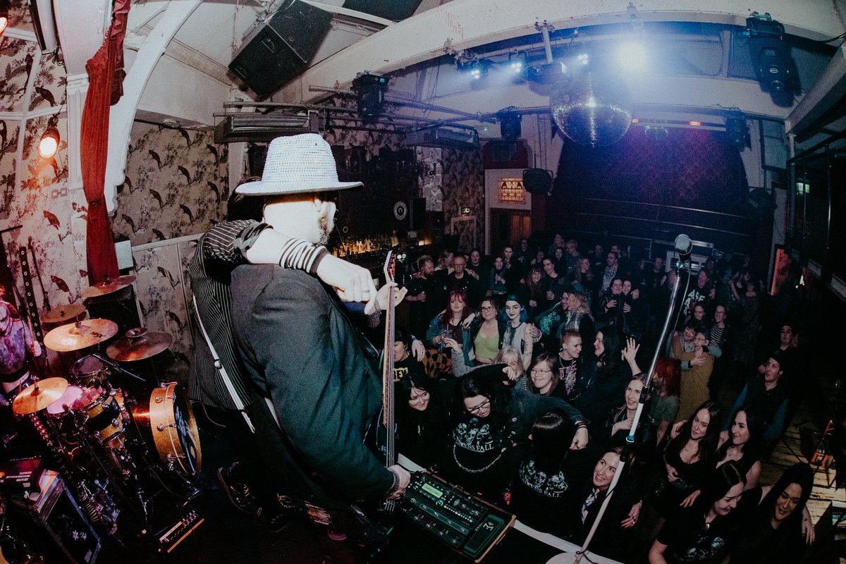 AS SIRENS FALL tweet media