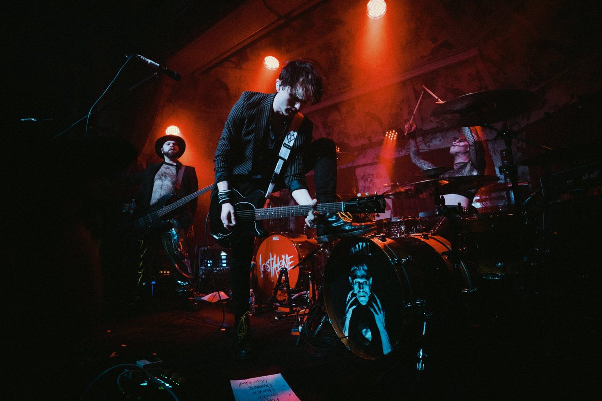 AS SIRENS FALL tweet media