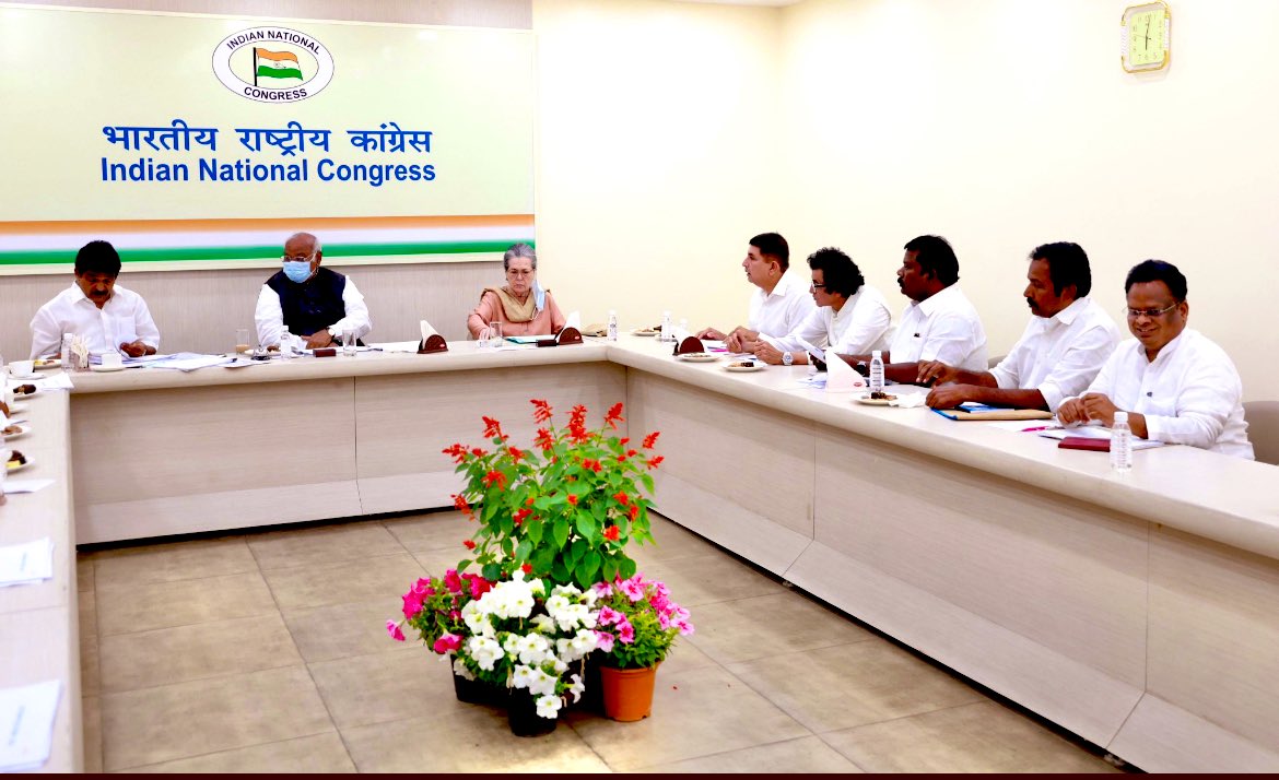 Important meeting of CEC with Hon CPP Chairperson Smt Sonia Gandhi Ji , @INCIndia President Shri @kharge Ji, General Secretary of AICC Shri @kcvenugopalmp Ji & our senior @INCTamilNadu leaders at the CWC to discuss the strategy for the upcoming polls. @SPK_TNCC @sirivellaprasad…