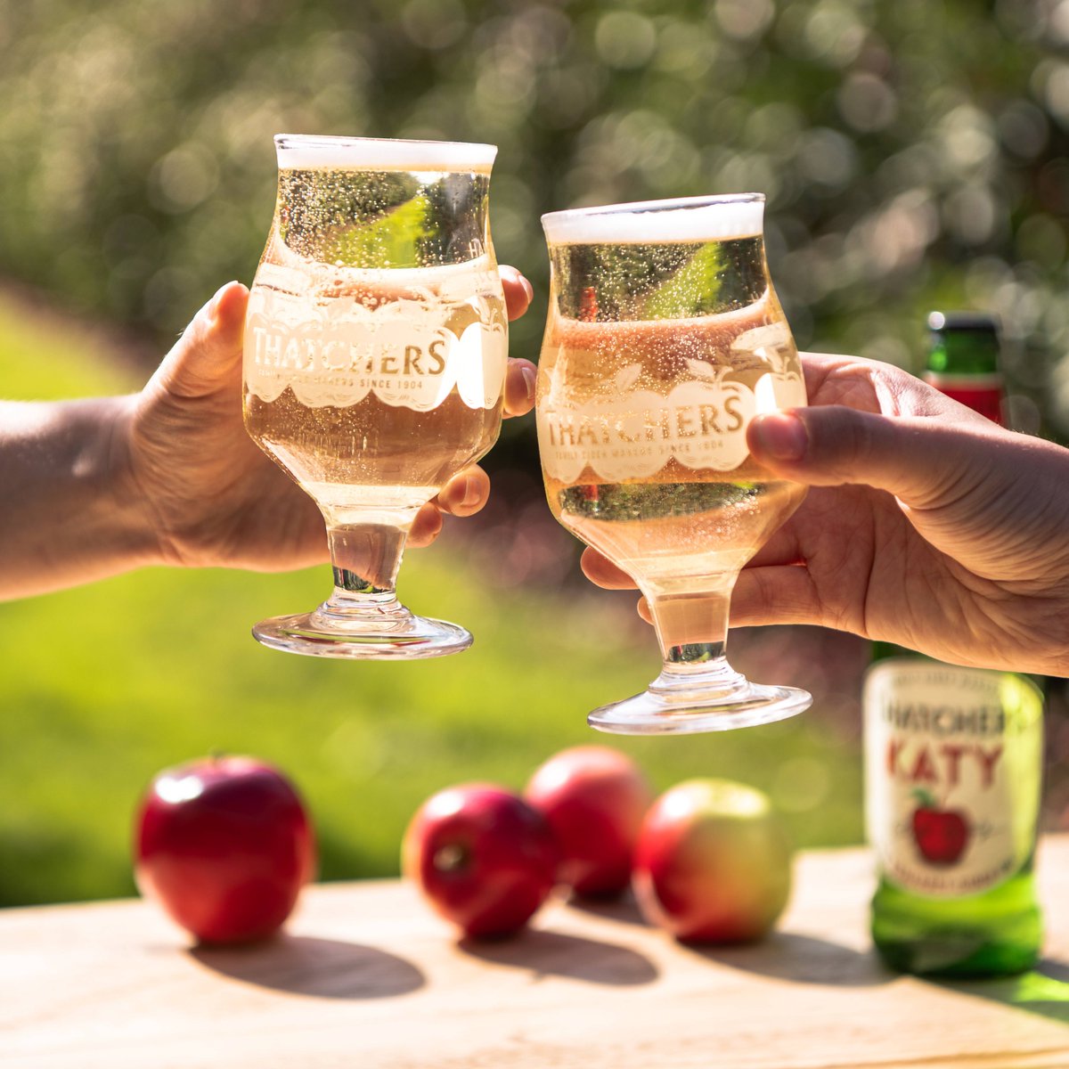 #worldpoetryday Can you do better than ai? Pop your poem in the comments below and we’ll giveaway a case of cider to the best on show! In orchards bathed in golden light, Where apples blush, a sweet delight. Thatcher's cider, a symphony grand, A sip of Katy, crafted by hand.