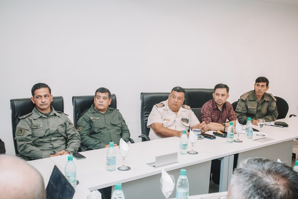mgmisiones's tweet photo. Pusimos a disposición de las fuerzas federales, la tecnología de última generación, los conocimientos y la estructura de la @MisionesPolicia para cuidar a los misioneros. 

Más info 👉 https://t.co/Cw6f8TCNqq

@gobmisiones
@passalacquaok https://t.co/Sv1swZJsi2