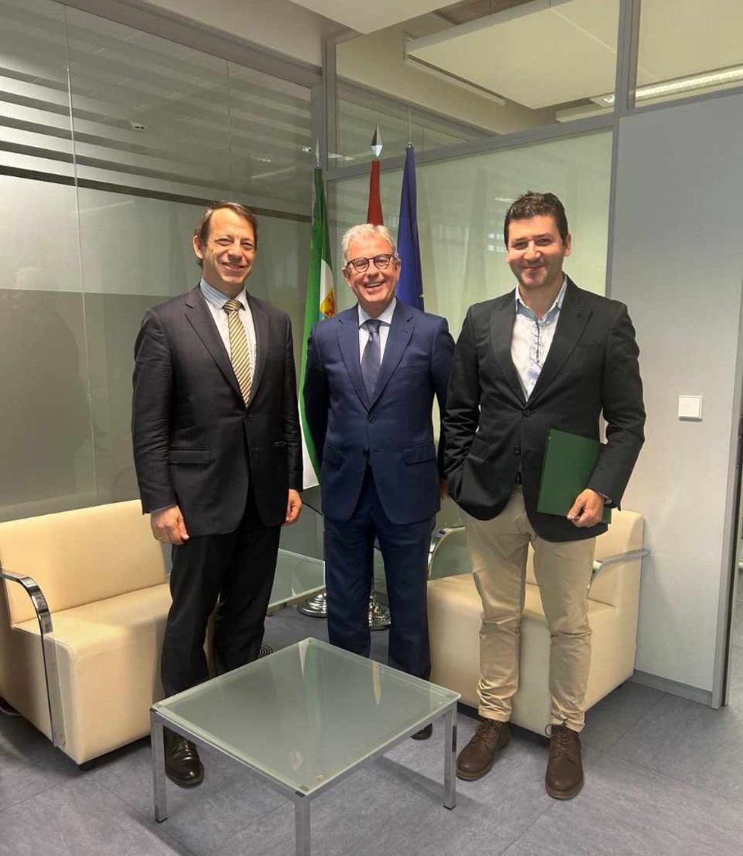 Extrefor tweet media