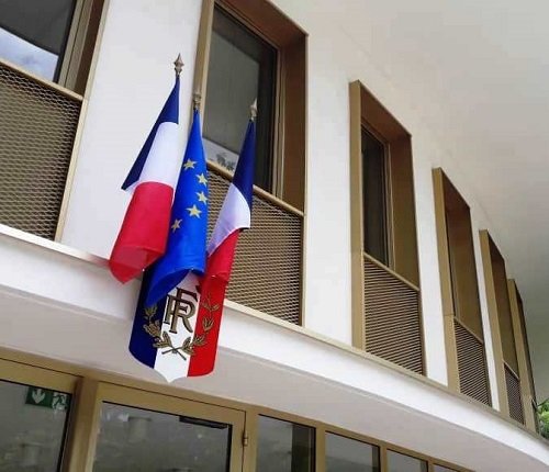 À Port-au-Prince (#Haïti) où la situation est proche du chaos, l'ambassade de France invite les ressortissants qui veulent quitter Port-au-Prince à se faire connaître : karibinfo.com/news/haiti-lam…