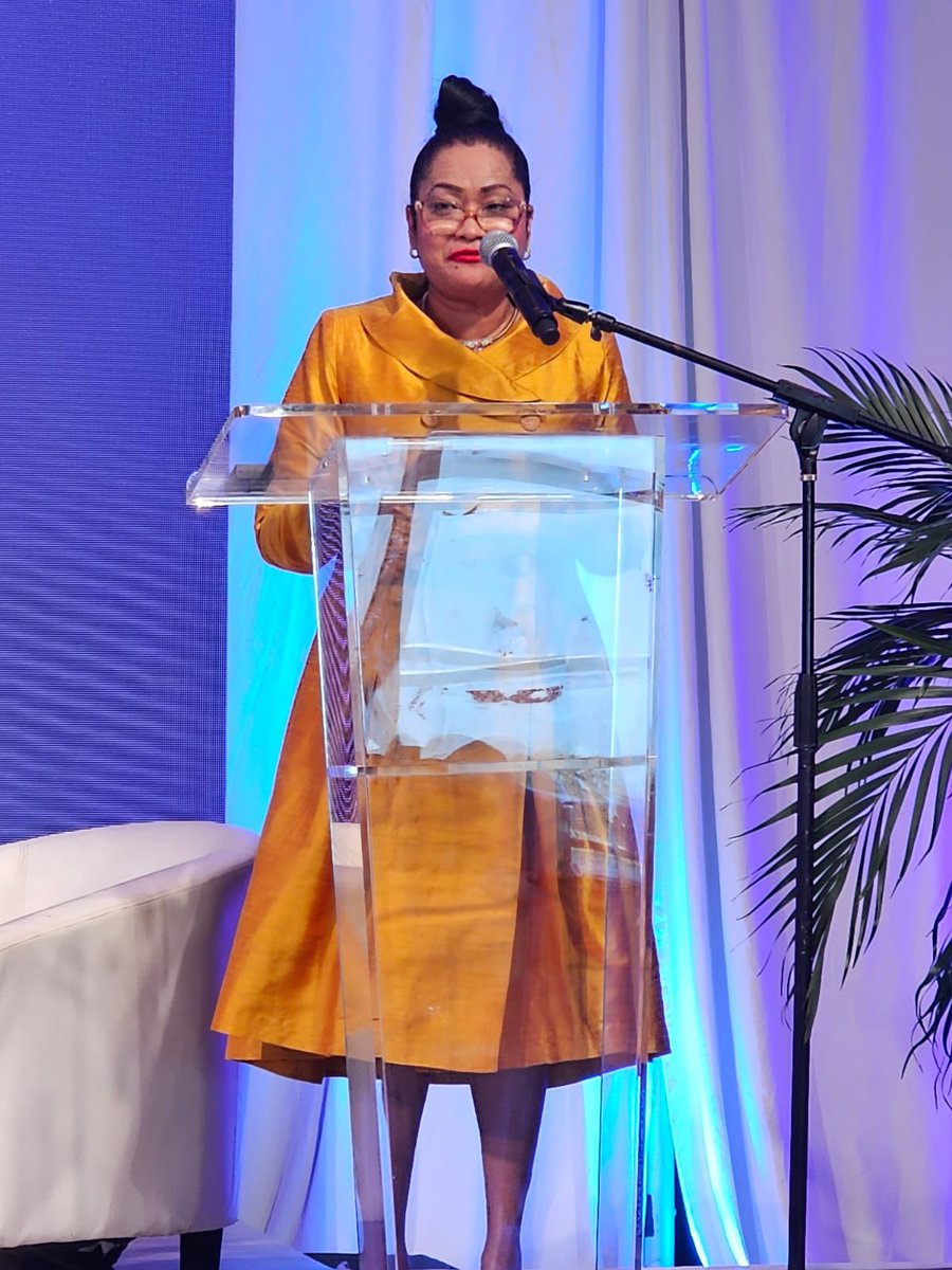 Congratulations Ivylyn Cassar, Chairman at Equity Bank Bahamas Limited, on receiving the John Lawrence Trailblazer Award at the STEP Bahamas Conference! 🏆🌟

#TrailblazerAward #STEPBahamas2024