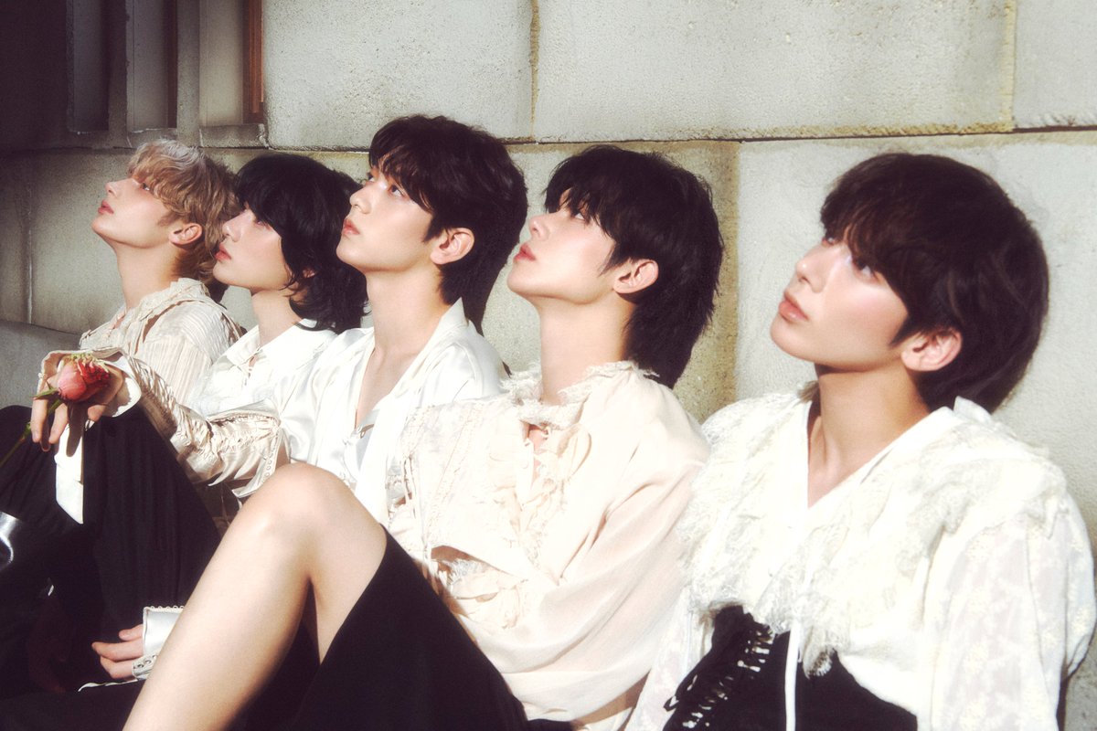 BIGHIT_MUSIC's tweet image. minisode 3: TOMORROW - Concept Photo 'Romantic'
🧡 bit.ly/3vbVfvW

#투모로우바이투게더 #TOMORROW_X_TOGETHER #TXT #minisode3 #TOMORROW #TXT_Romantic