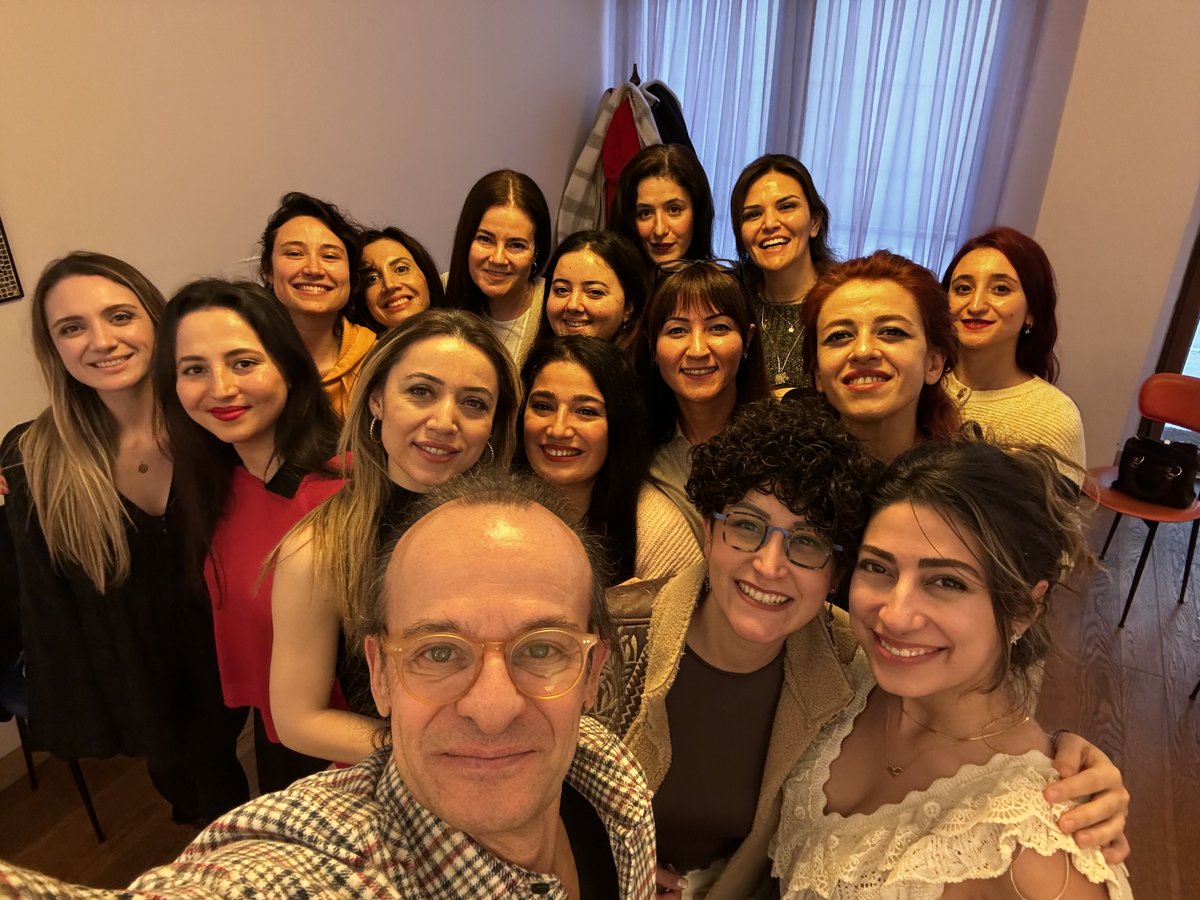 'Aile ve Çift Psikodraması' (psikoterapisi) Psikodrama Grup Psikoterapisi sistemi içinde önemli bir yer tutar. Dünyada benim geliştirdiğim ve isim babalığını yaptığım özel bir Çift Psikoterapisi sistemi olan Tangodrama'ya giriş seminerini gerçekleştirdik. Tangodrama makalem