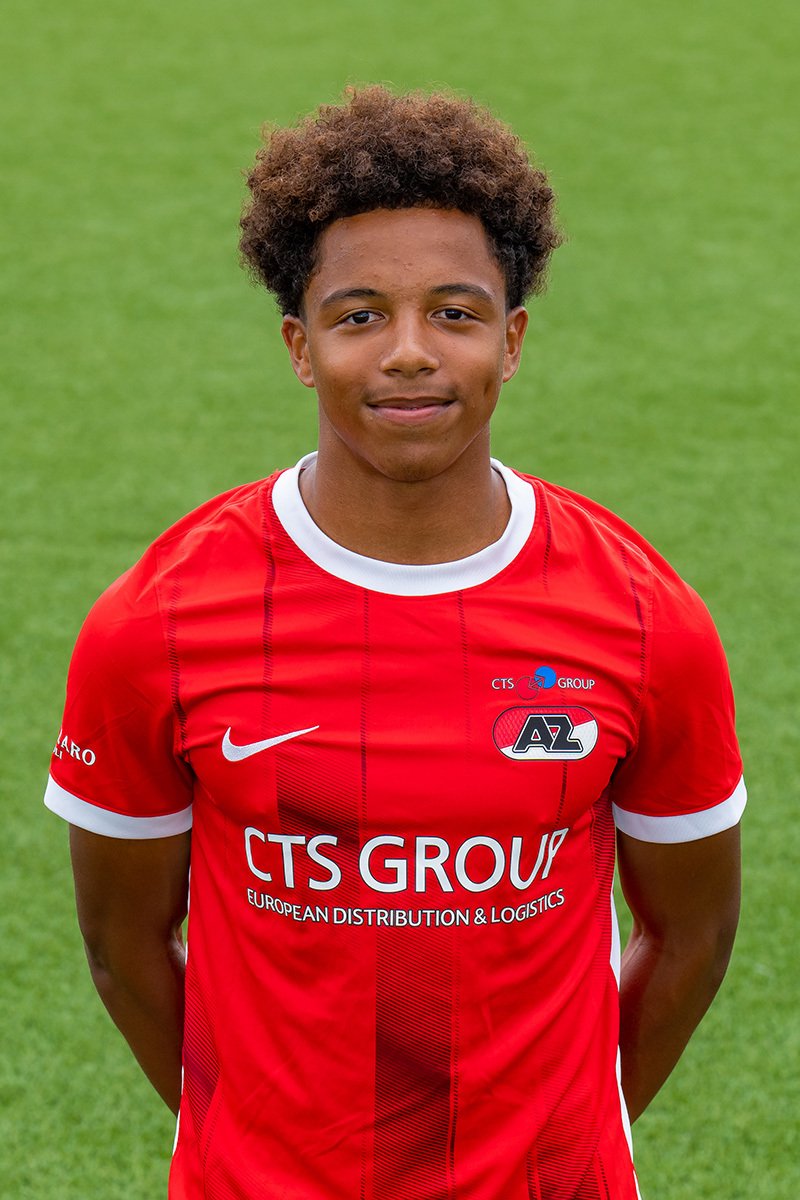 👤Elijah Dijkstra🇳🇱(RB,06')
Team: AZ Alkmaar U18
Foot: Right
💪Strengths
-Pace &amp; Acceleration
-Explosiveness
-Dribbling(Ball carrying)
-Aggression
-Passing(crossing,cutbacks)
-Agility
-Wide Diamond
-Recovery Runs
-Press down the sides
-Stamina