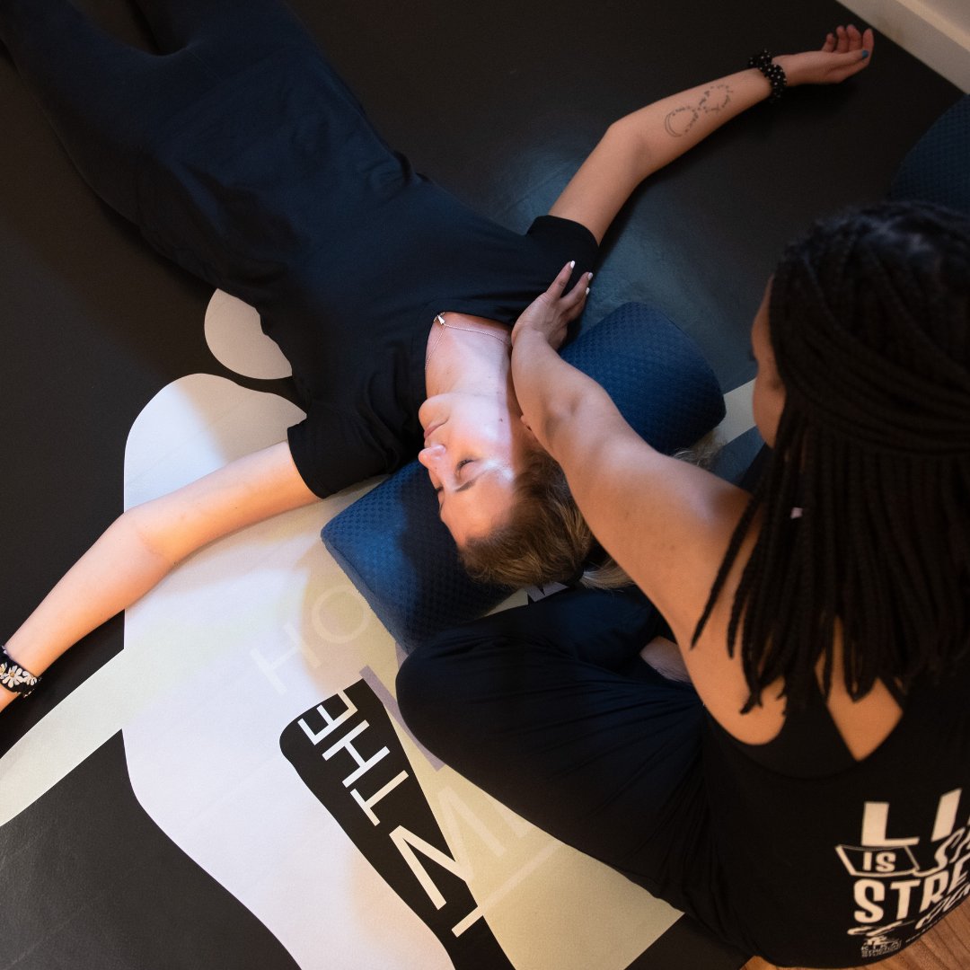 Experience the ultimate relaxation at Kika Stretch Studios! 🌿✨Whether you're looking to relieve tension or simply unwind after a long day, our tailored sessions are designed to meet your needs. 💫#stretch #stretching