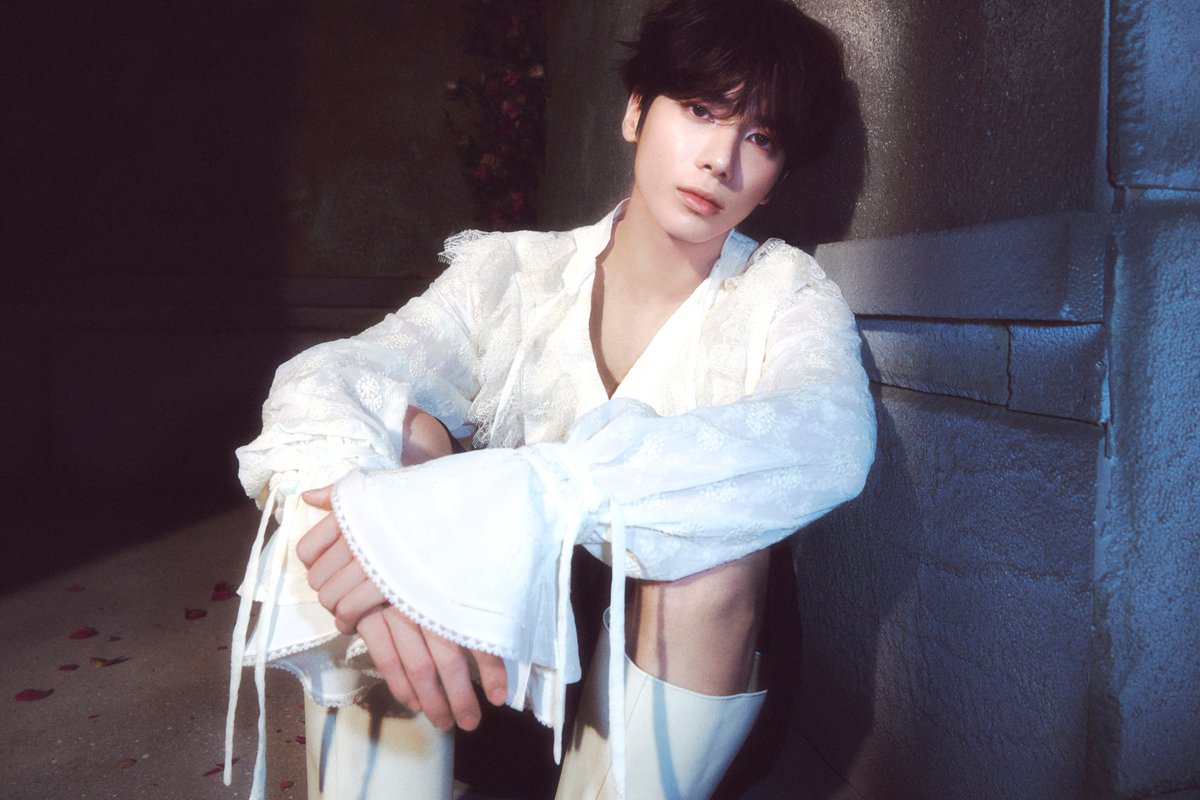 BIGHIT_MUSIC's tweet image. minisode 3: TOMORROW - Concept Photo 'Romantic' - #태현 (#TAEHYUN)
🧡 bit.ly/3vbVfvW

#투모로우바이투게더 #TOMORROW_X_TOGETHER #TXT #minisode3 #TOMORROW #TXT_Romantic