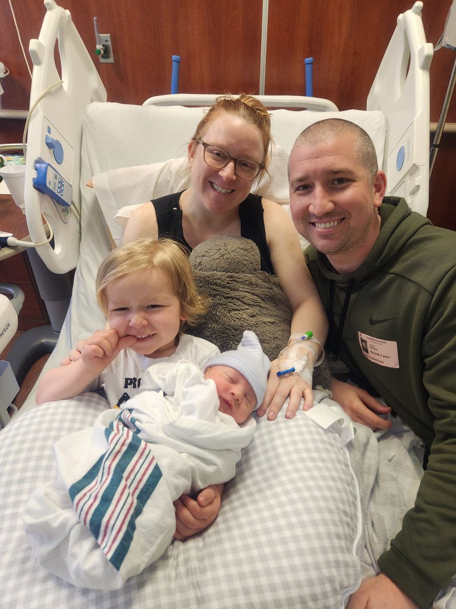 CoachRyanBecker's tweet image. Our family grew this week! Eli was born  on 3/19 and his brother Drew was ecstatic to meet him. As always, mom was a warrior. I’m the luckiest man in the world.
